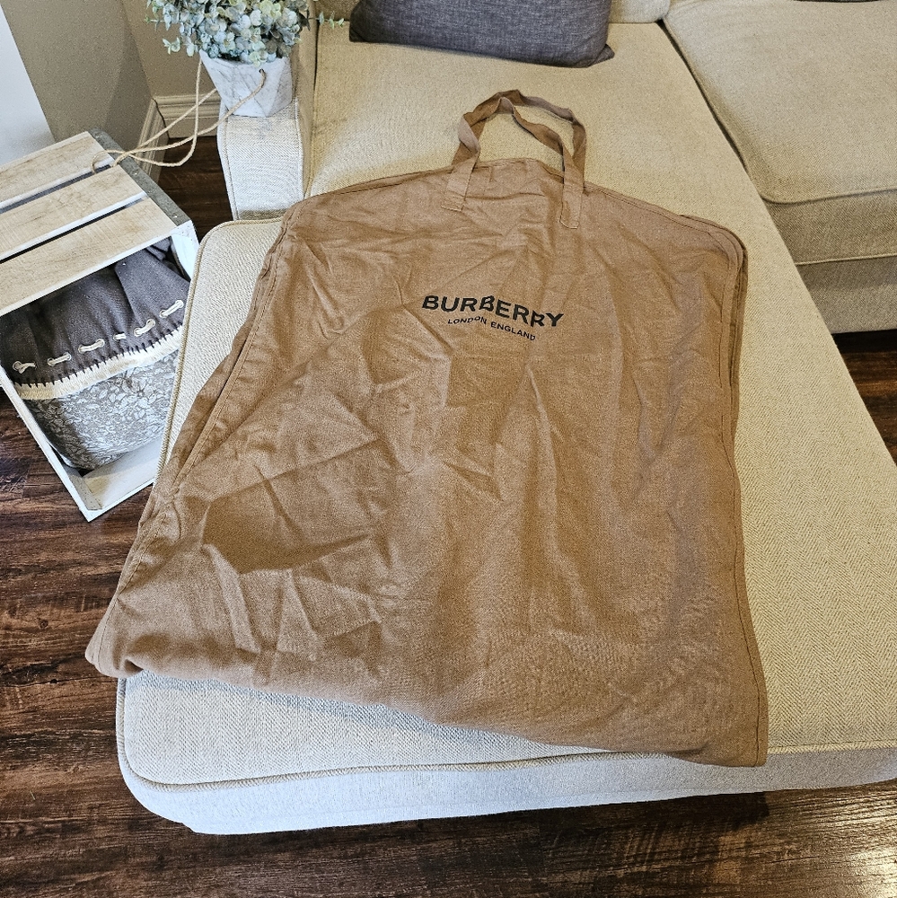 Authentic Burberry jacket cover - Picture 8 of 15